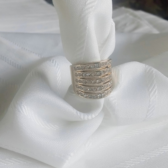 Elegant Chicos Gold Tone and Rhinestone Ring - Size 6 - NWOT - Picture 1 of 10